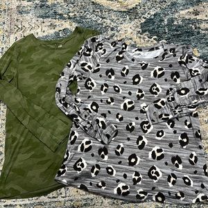 Lot of 2 size L long sleeve tops
